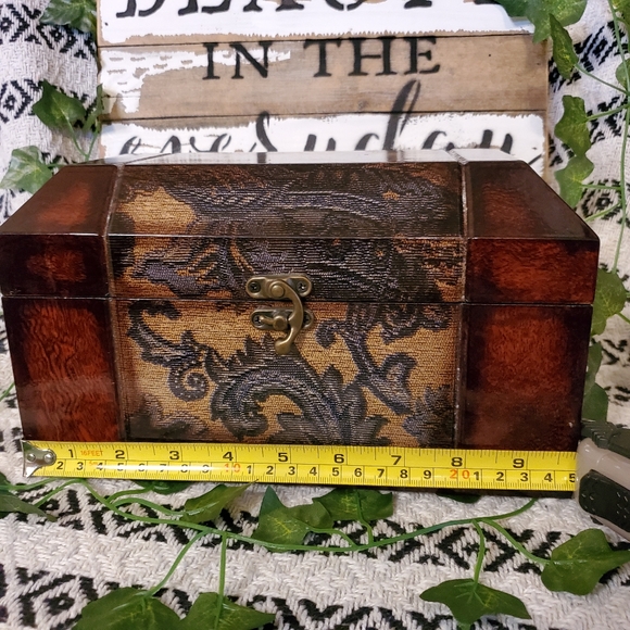 Fancy Wooden Storage/Jewelry/Knick-Knack Box With Latch New. - Picture 12 of 13